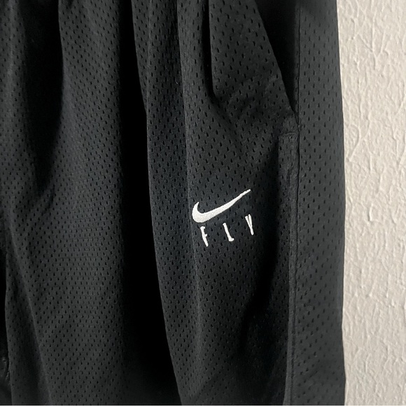 Nike Women’s Swoosh Dri-Fit ISoFly Basketball Shorts Size XL Black Activewear - Picture 3 of 7